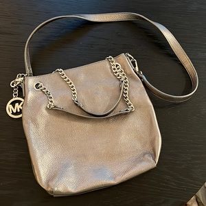 MICHAEL KORS - crossbody and handled bag in Gunmetal Silver